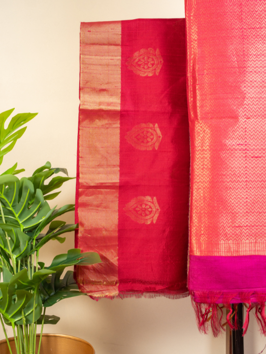 Magenta Handloom Pure Raw Silk Saree